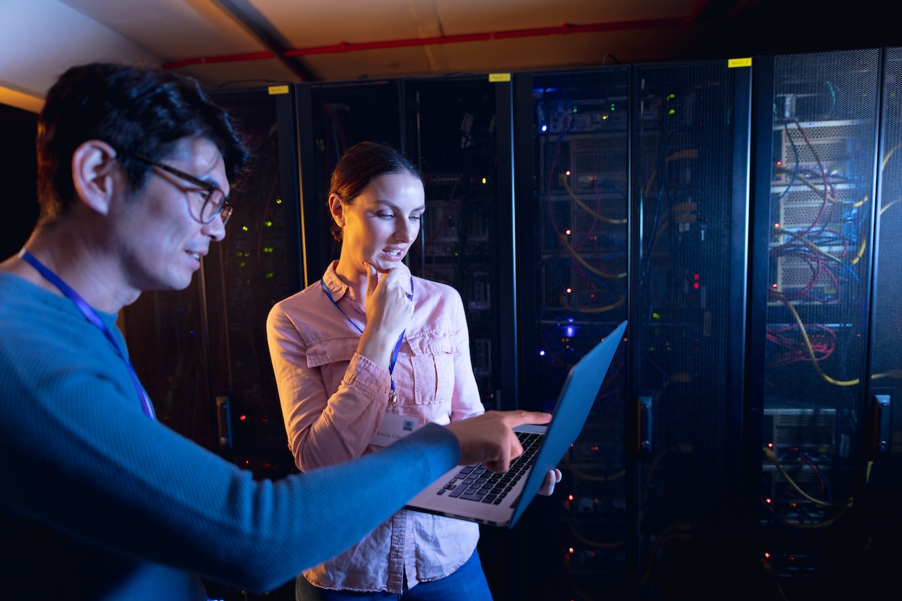 it professionals working in server room performing proactive it services